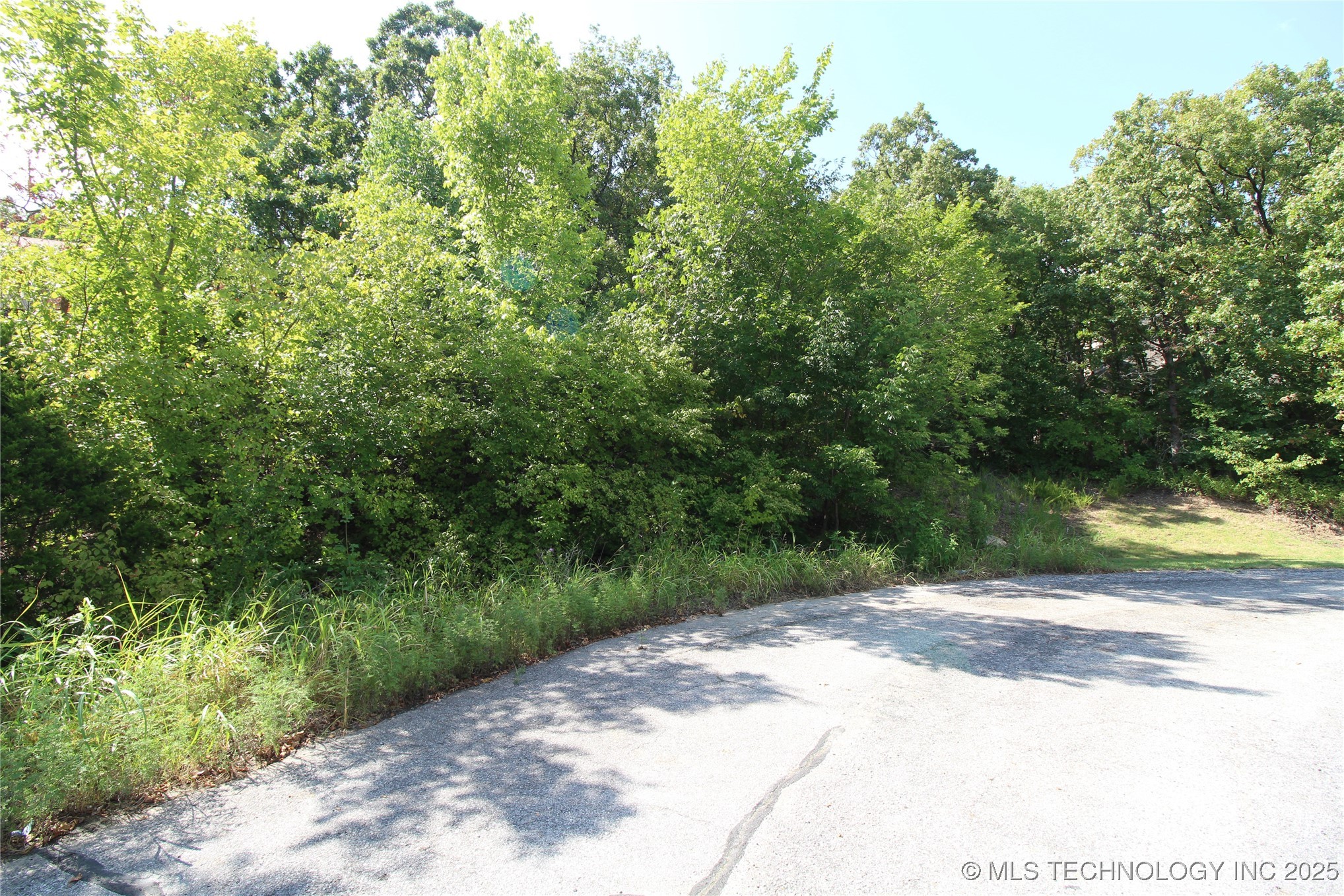 8884 S 39th West Avenue Property Photo 3