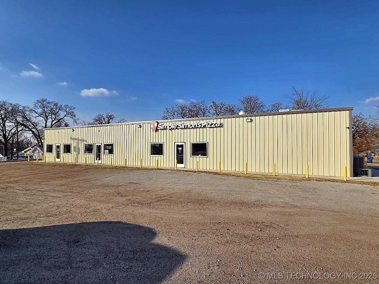 301 N F Street Property Photo 4