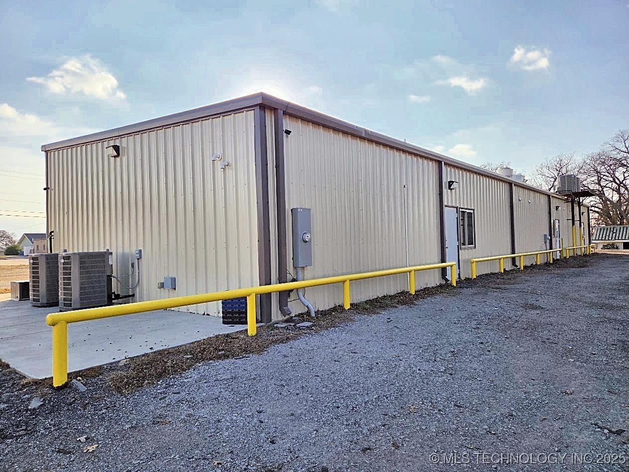 301 N F Street Property Photo 5