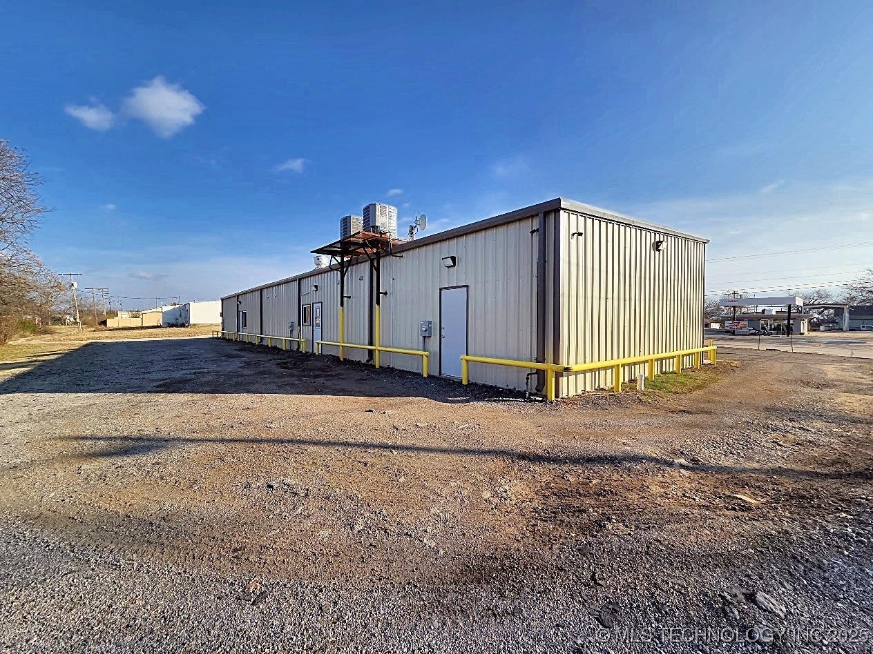 301 N F Street Property Photo 7