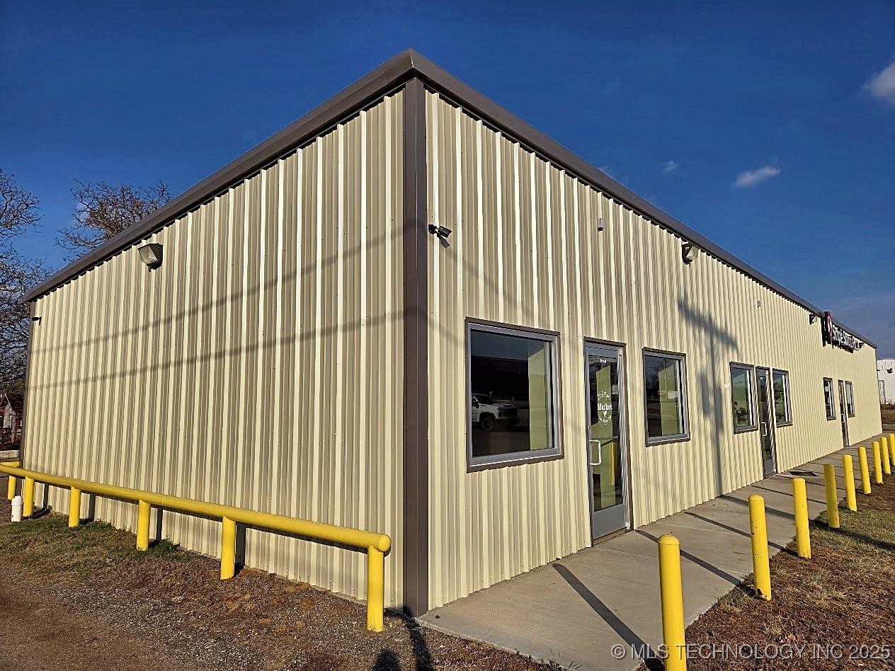 301 N F Street Property Photo 8