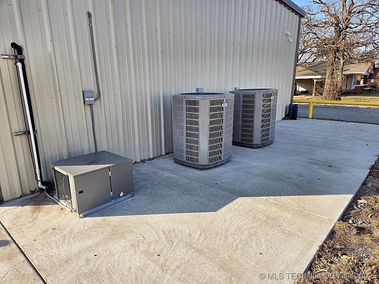 301 N F Street Property Photo 9