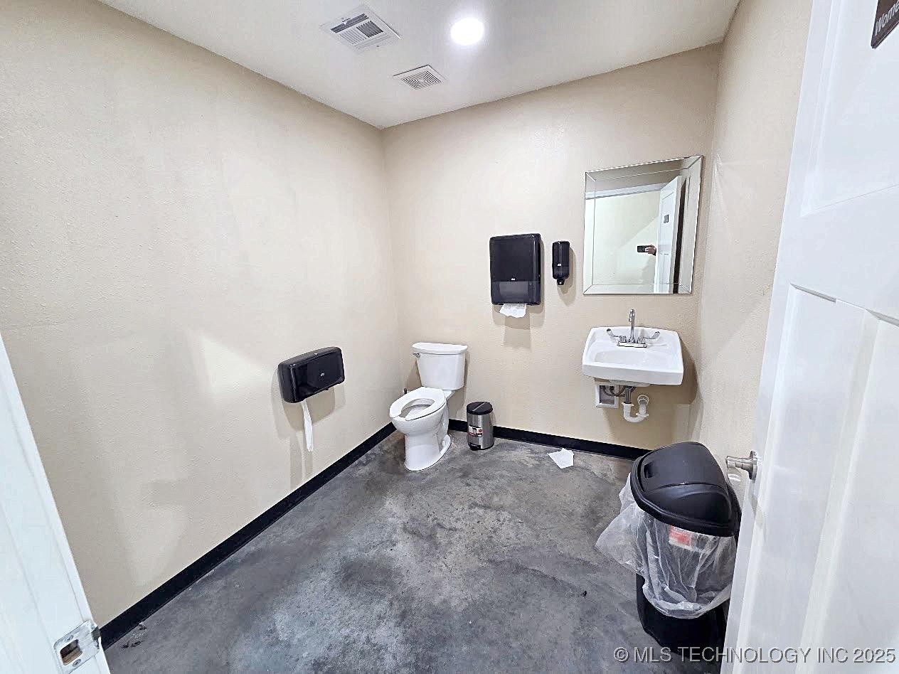 301 N F Street Property Photo 18