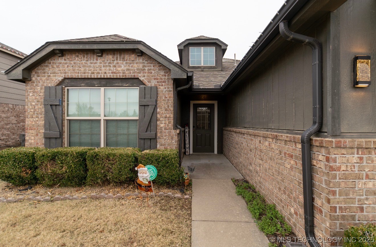 11112 N 146th East Avenue Property Photo 2