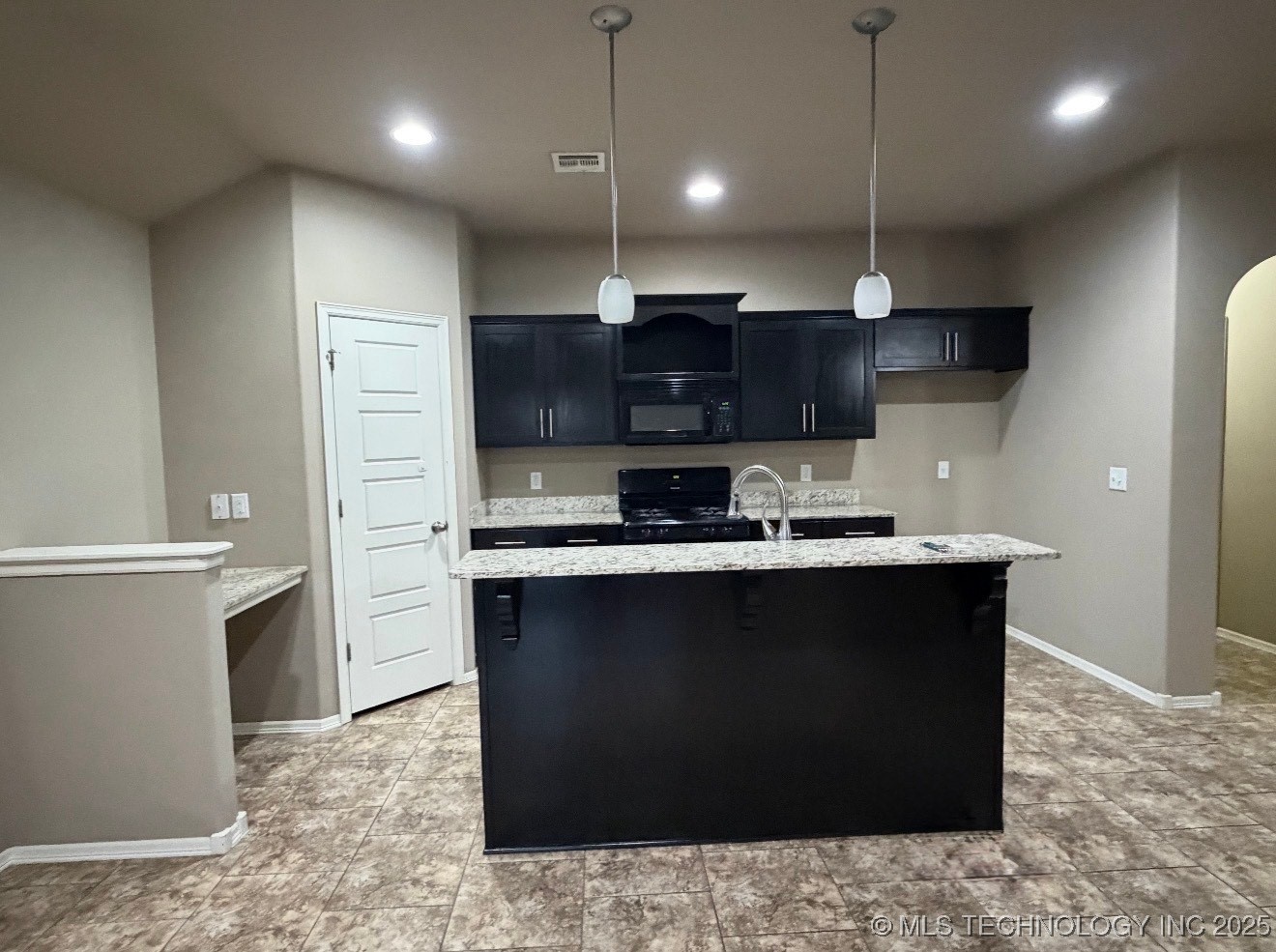 11112 N 146th East Avenue Property Photo 8