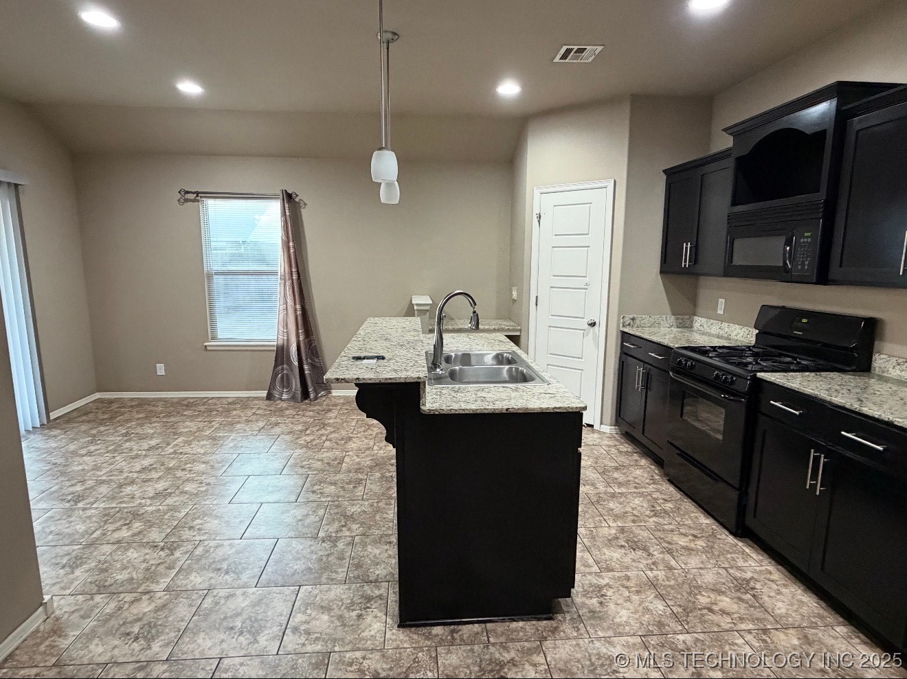 11112 N 146th East Avenue Property Photo 9