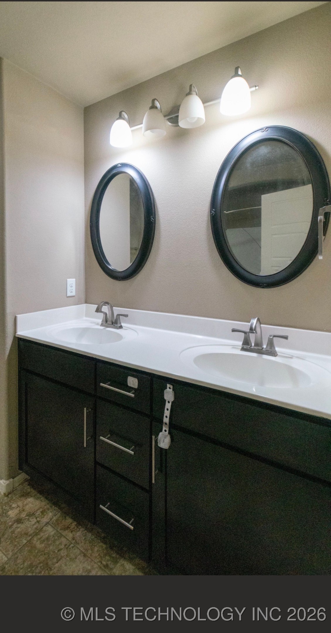 11112 N 146th East Avenue Property Photo 15