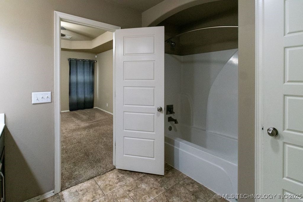 11112 N 146th East Avenue Property Photo 16