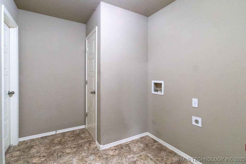 11112 N 146th East Avenue Property Photo 19