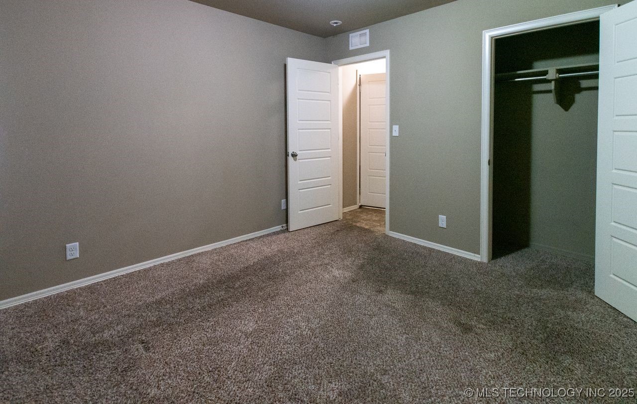 11112 N 146th East Avenue Property Photo 20