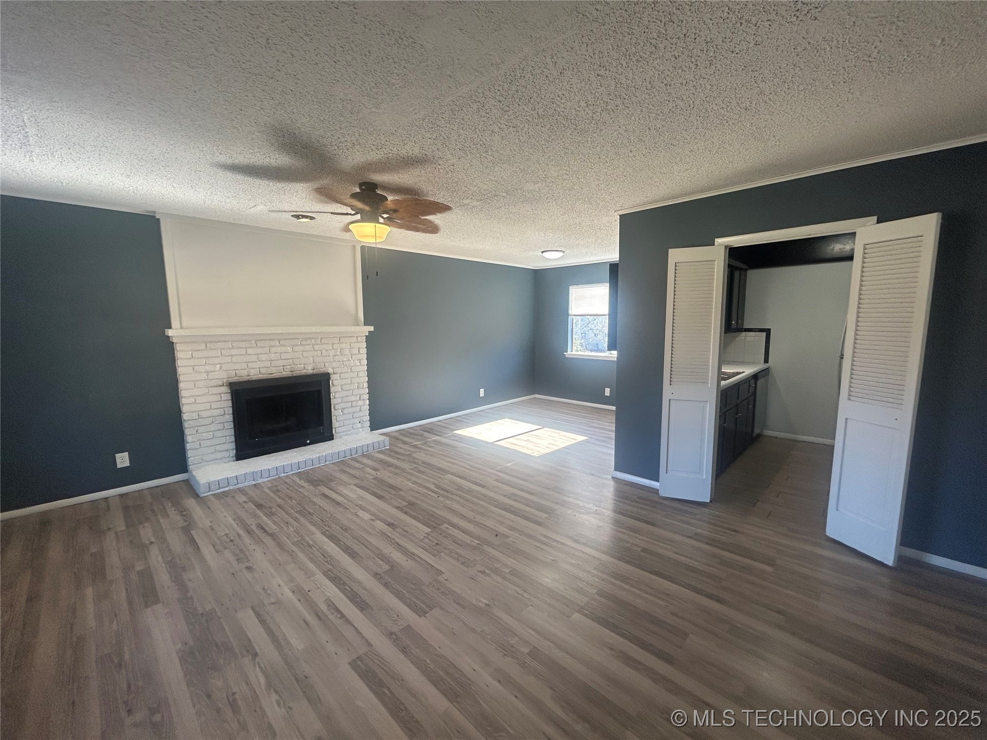 4909 S Utica Avenue D Property Photo 4