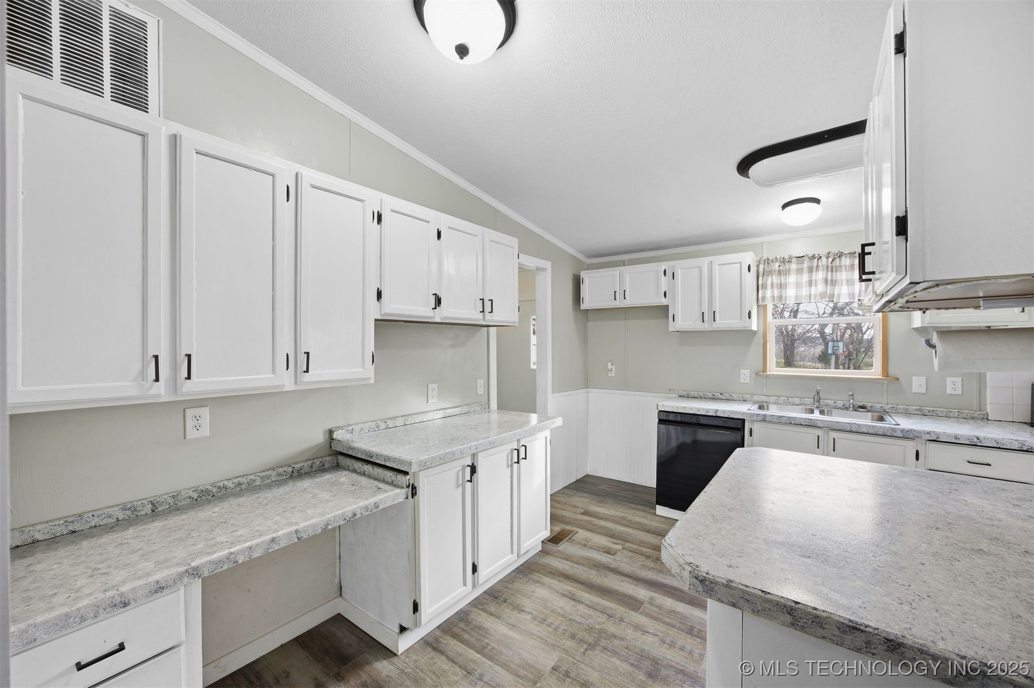 14716 E 400 Road Property Photo 16