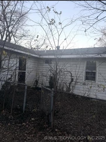 5 S Orphan Street Property Photo 2