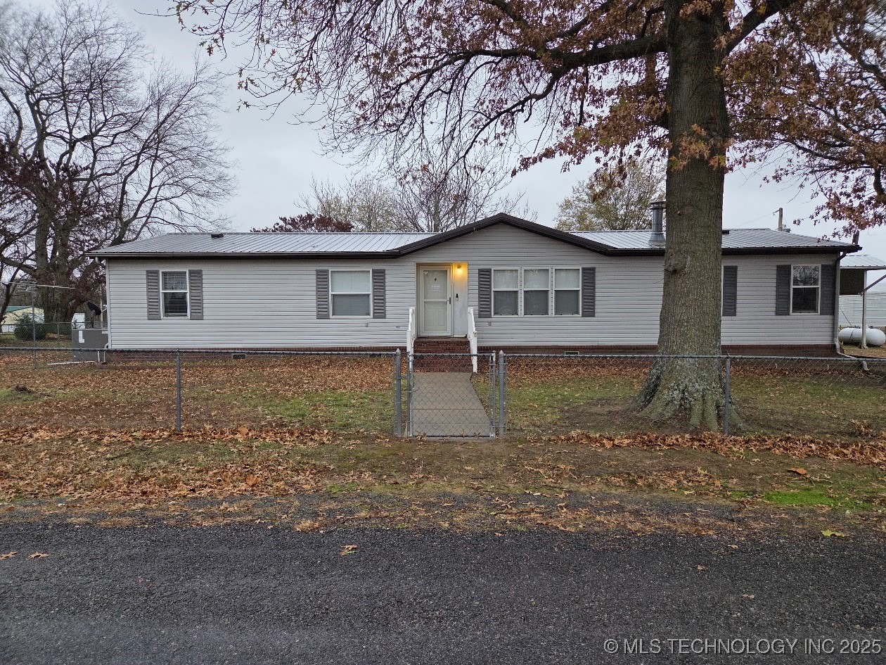 420828 E 1143 Road Property Photo 1