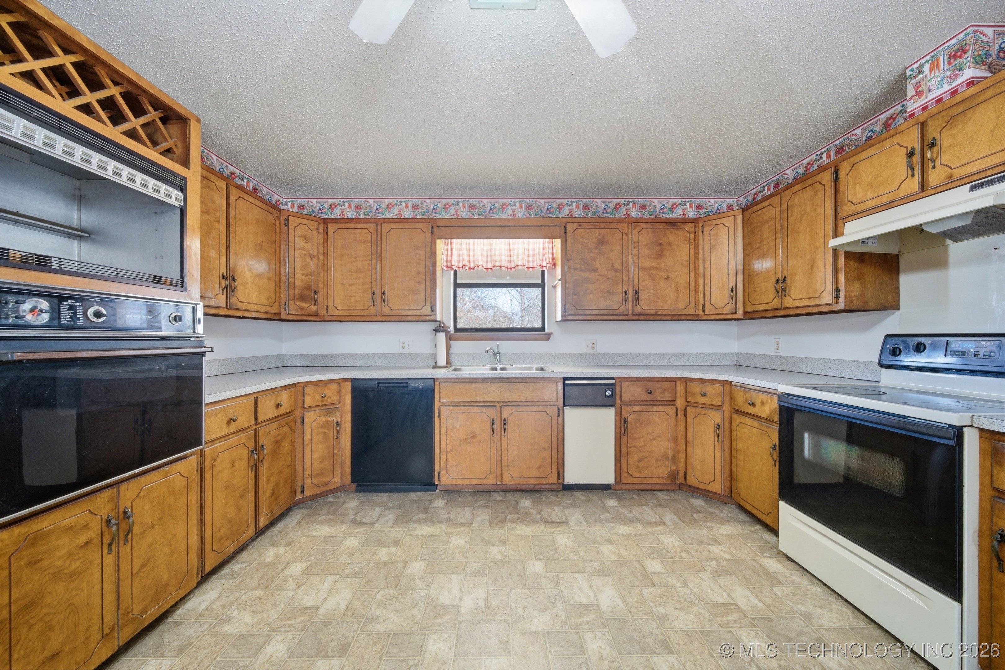 19549 S 250 Road Property Photo 16