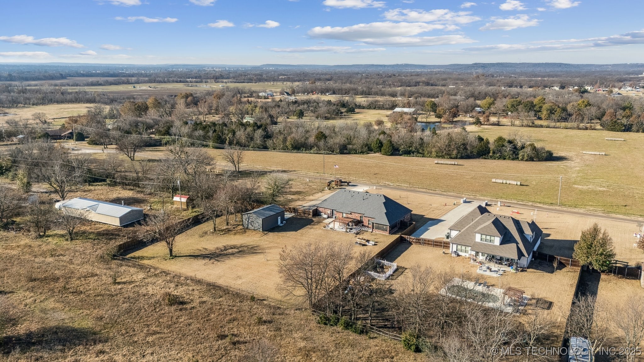 2251 S Osage Avenue Property Photo 4