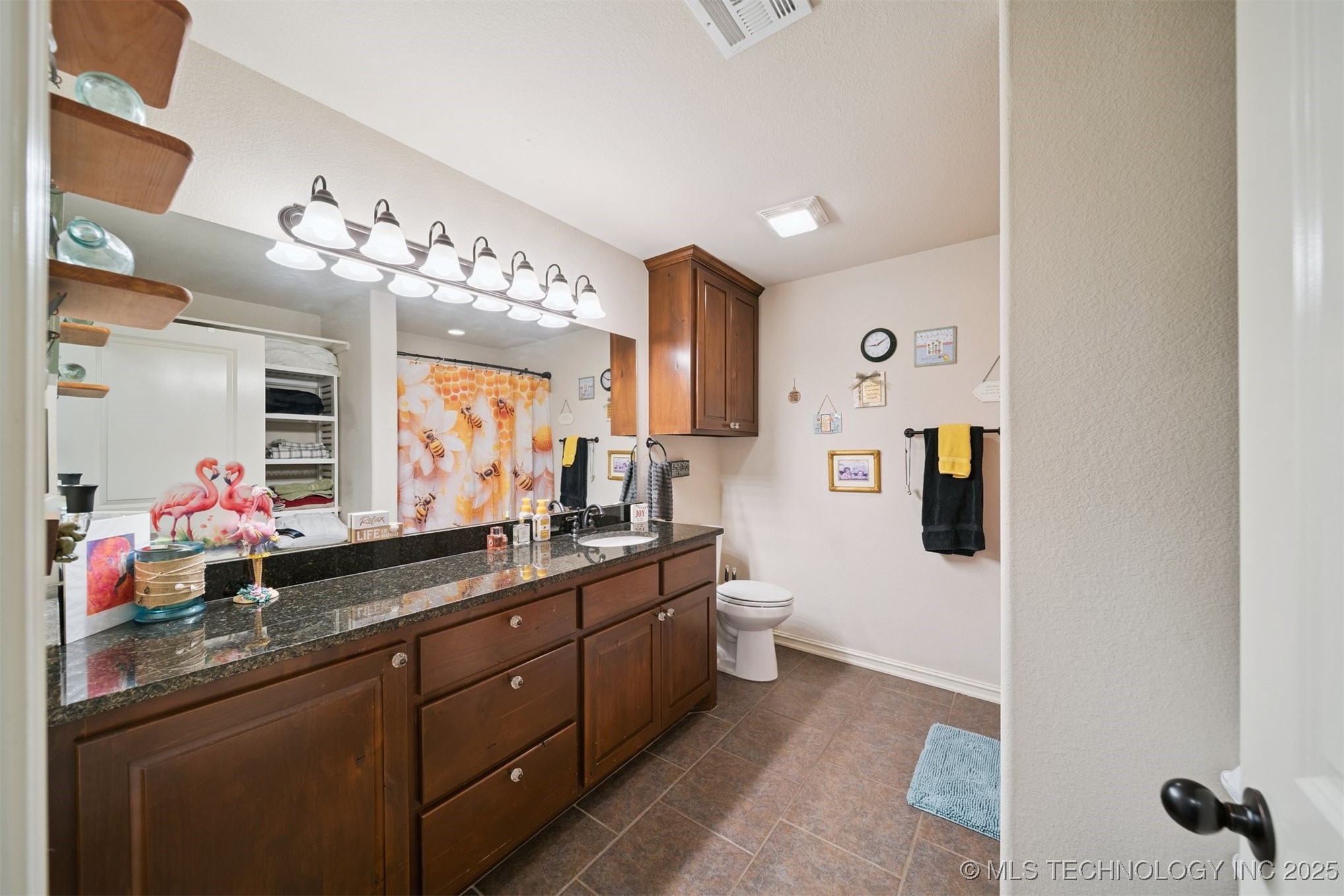 2251 S Osage Avenue Property Photo 8