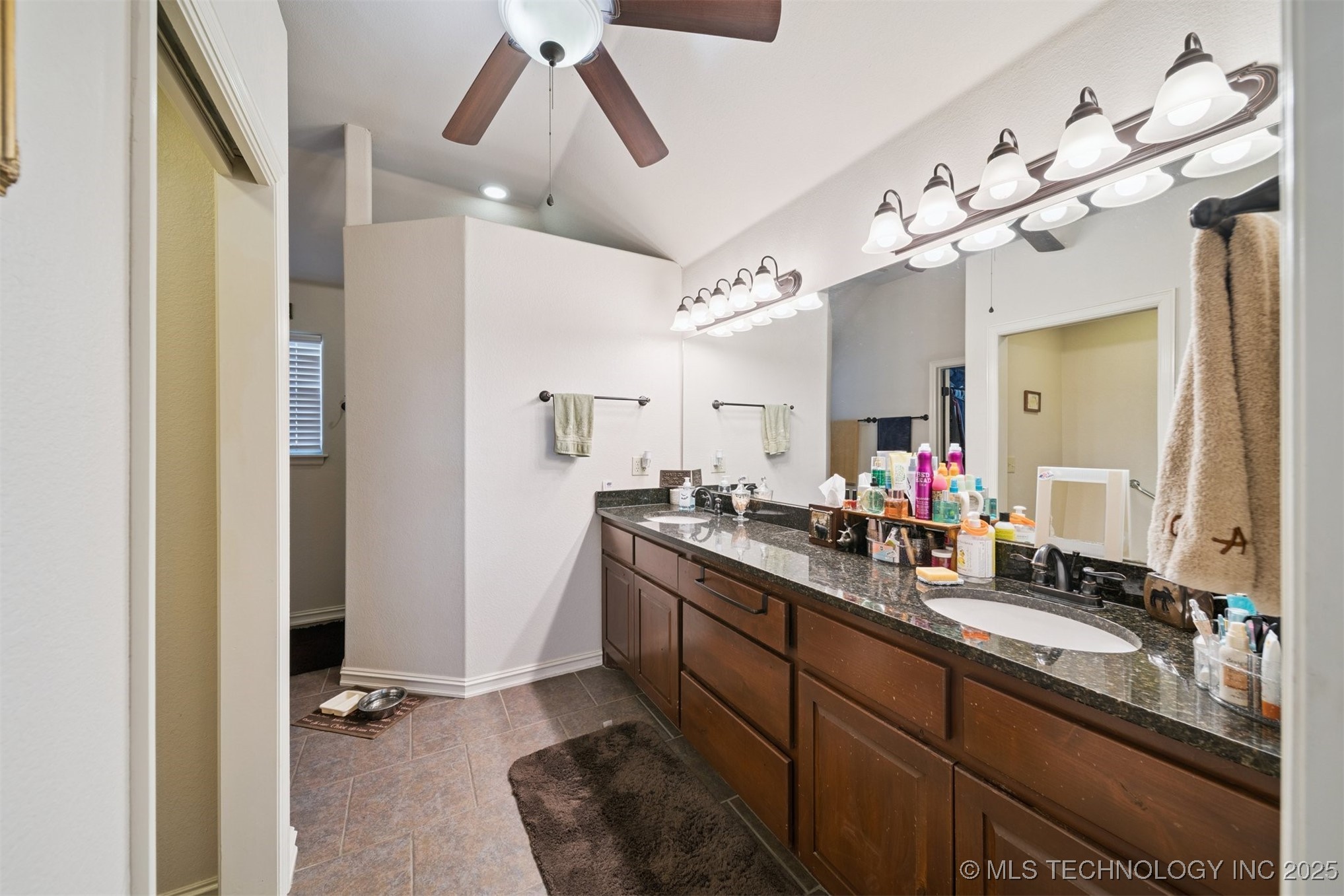 2251 S Osage Avenue Property Photo 18