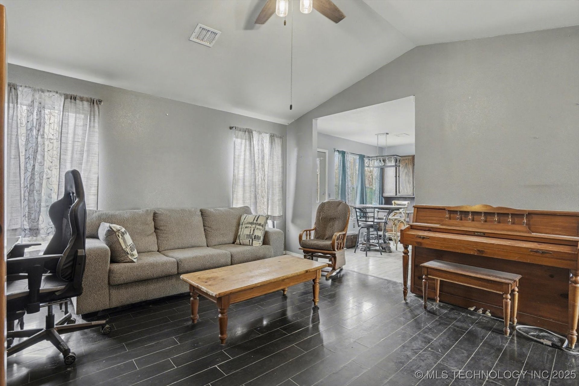 9315 N 27th West Avenue Property Photo 6