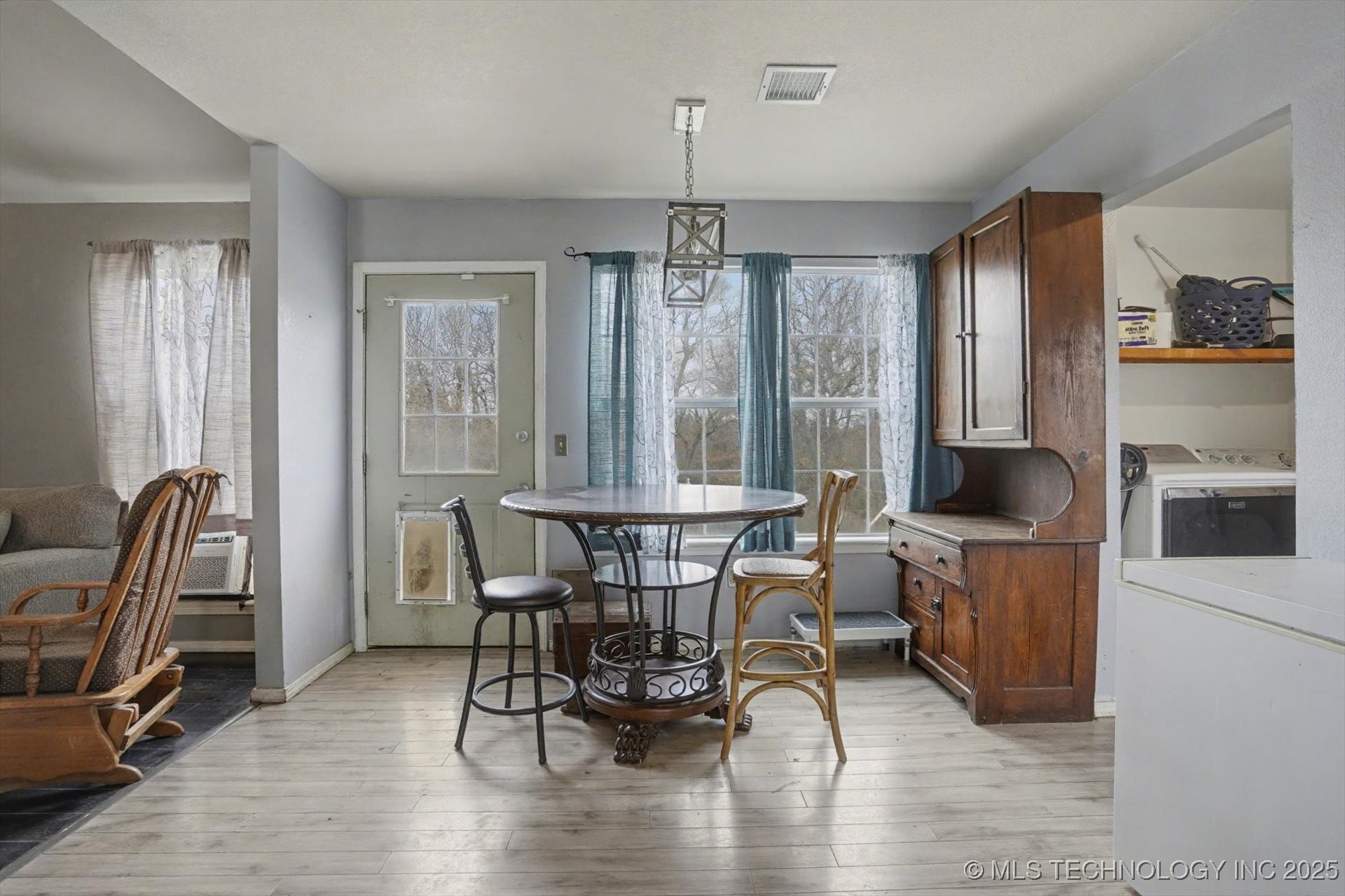 9315 N 27th West Avenue Property Photo 10