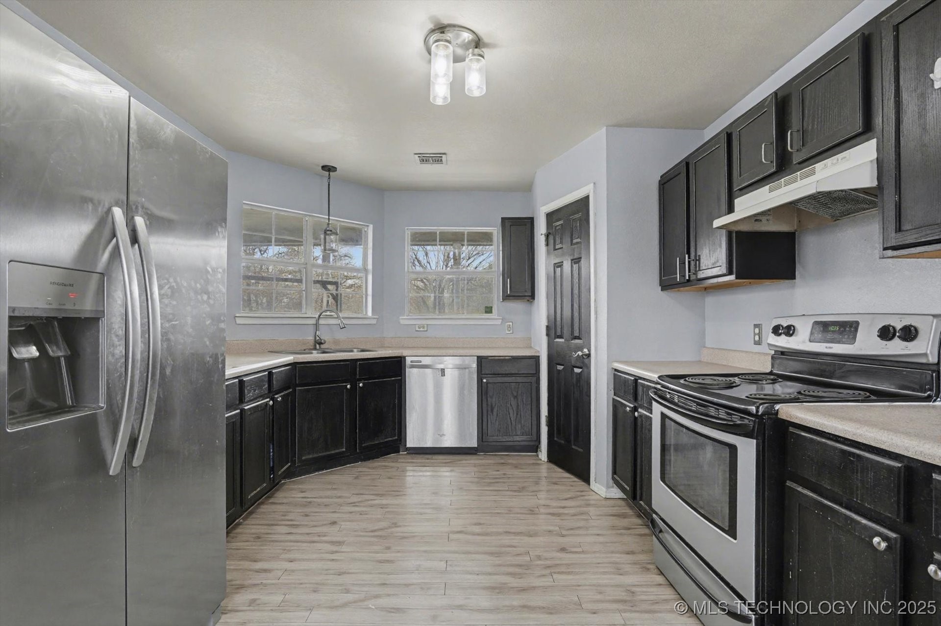 9315 N 27th West Avenue Property Photo 12