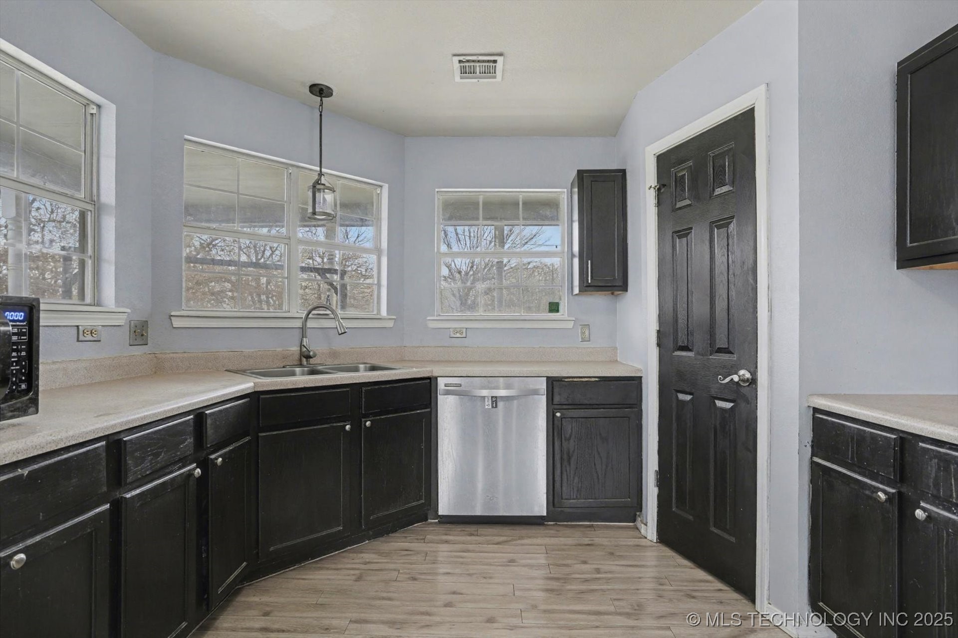 9315 N 27th West Avenue Property Photo 13