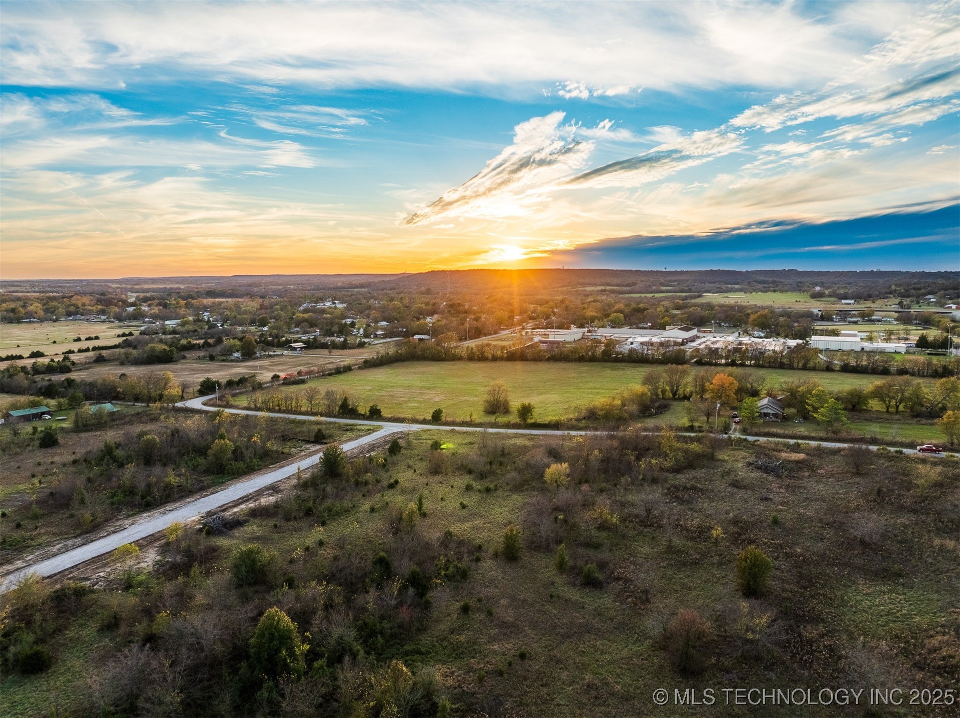03 W 195th Street S Property Photo 2