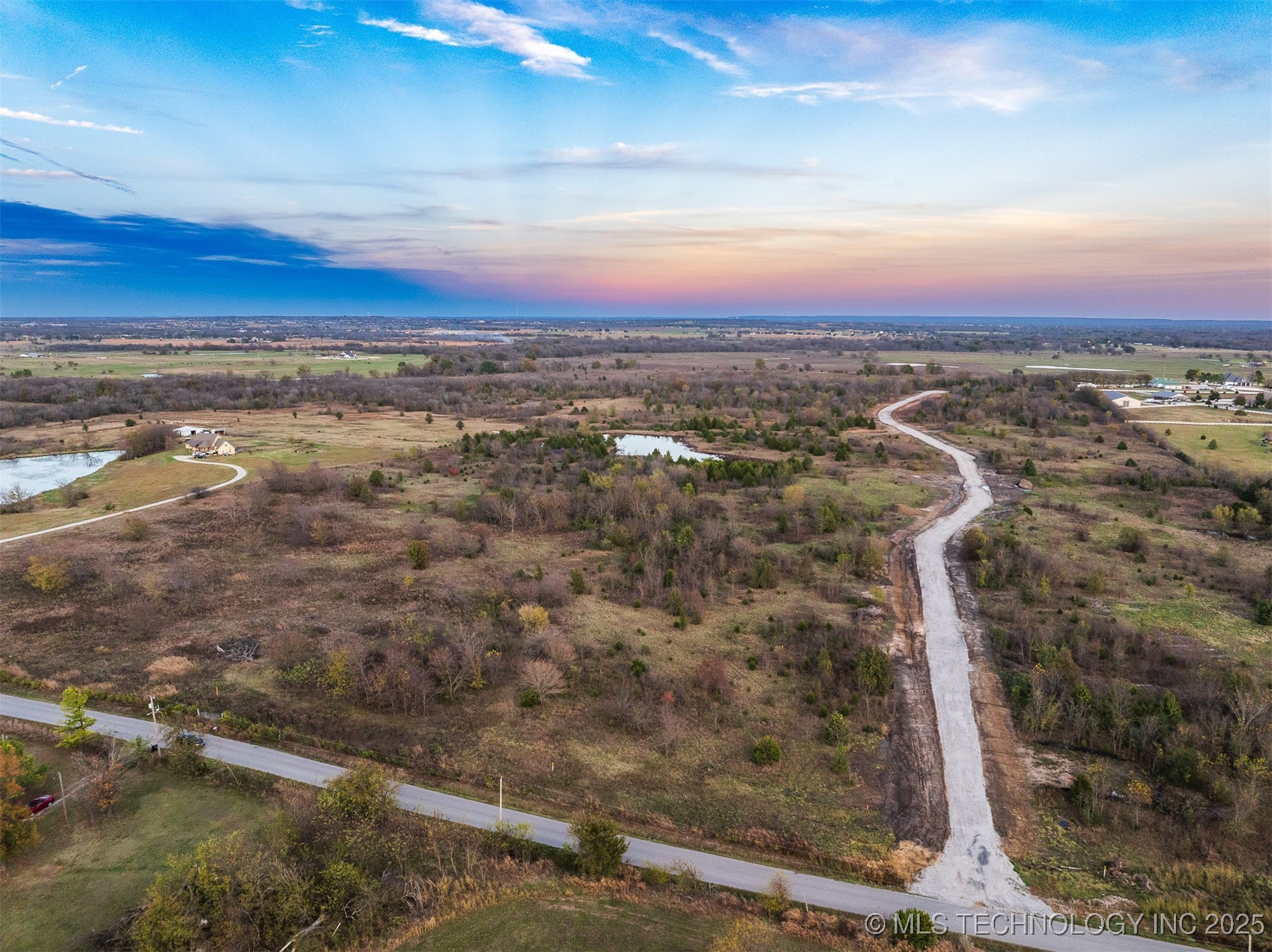 03 W 195th Street S Property Photo 4