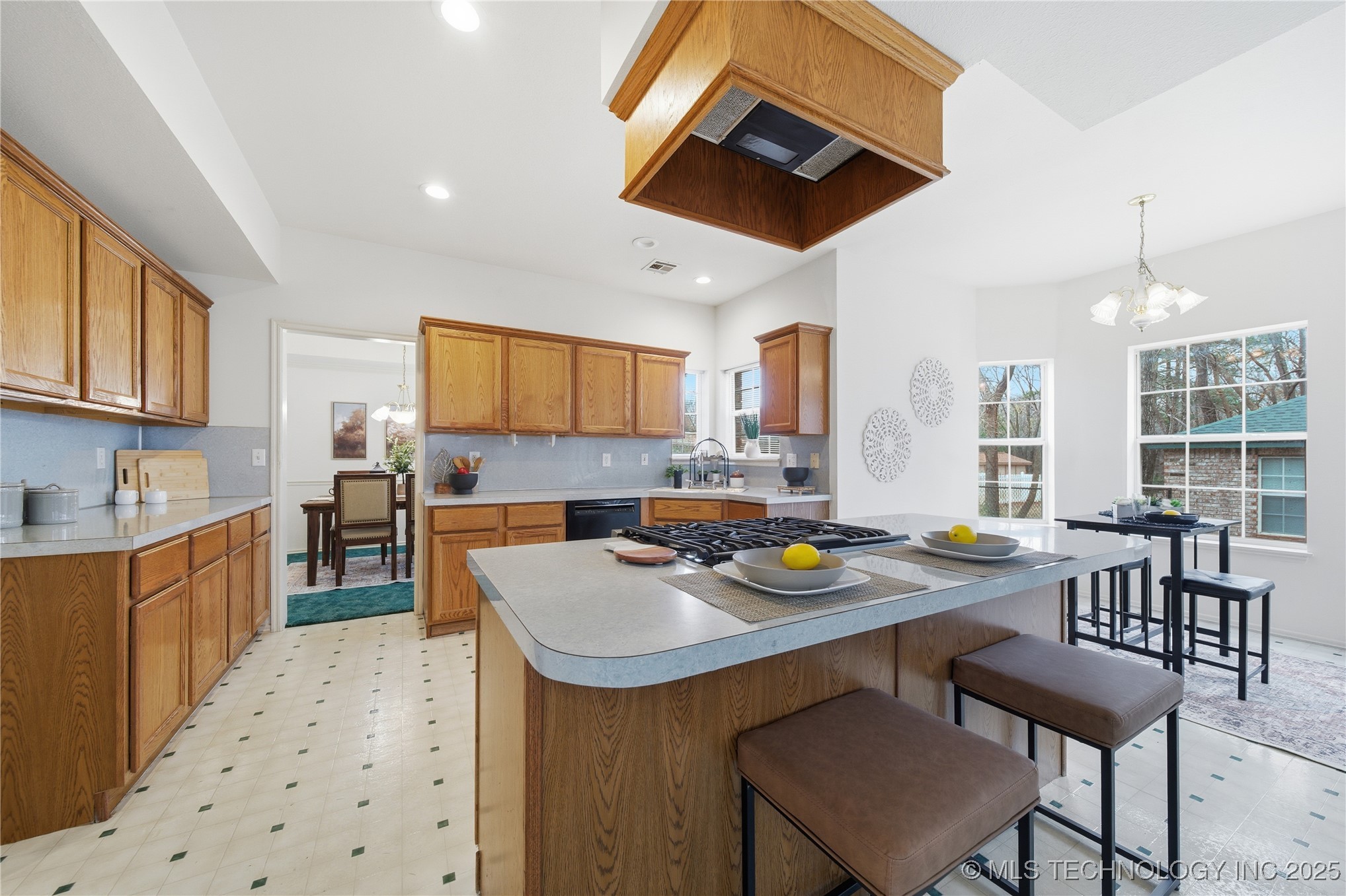 23429 King Street Property Photo 15