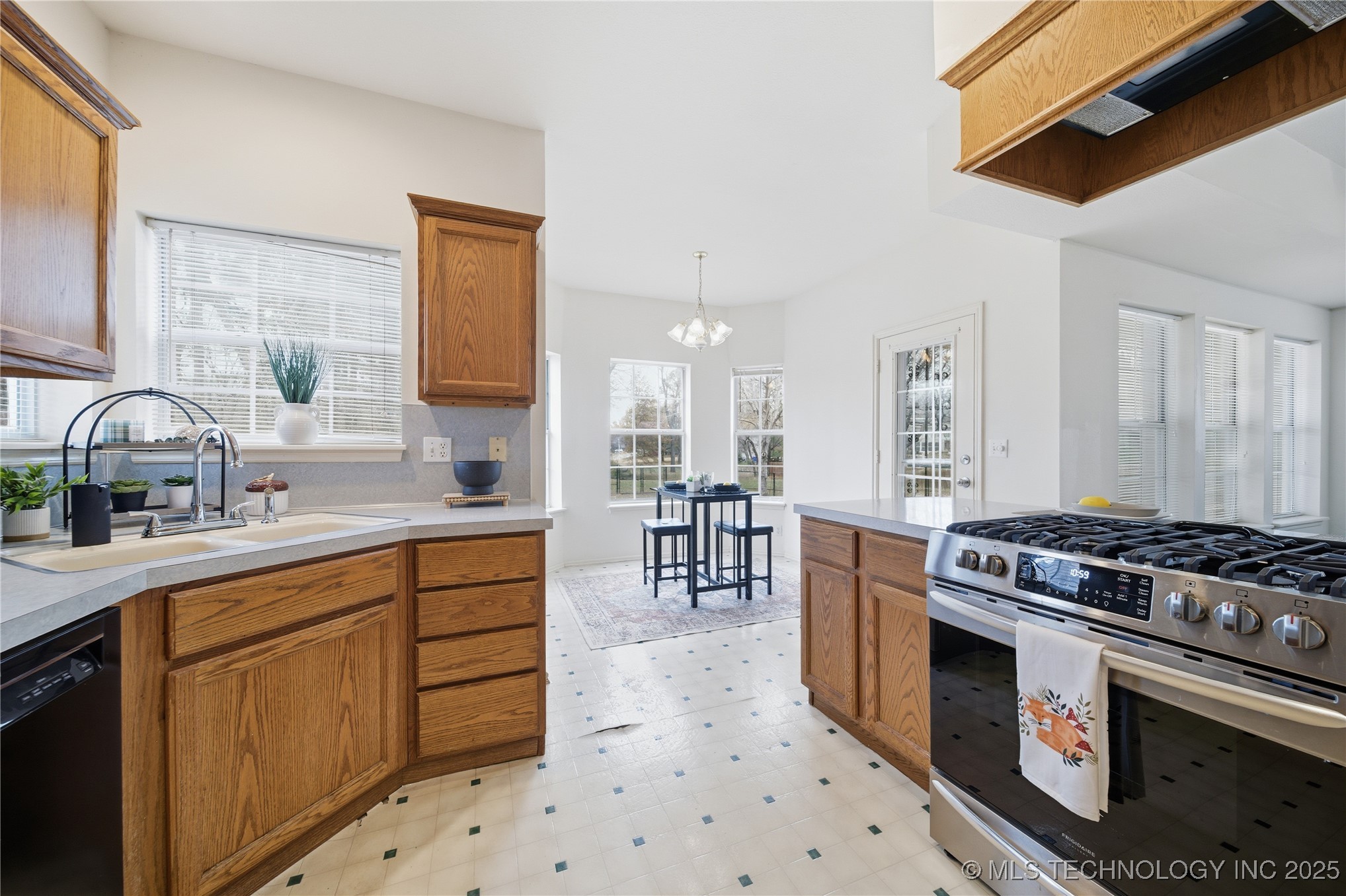 23429 King Street Property Photo 17