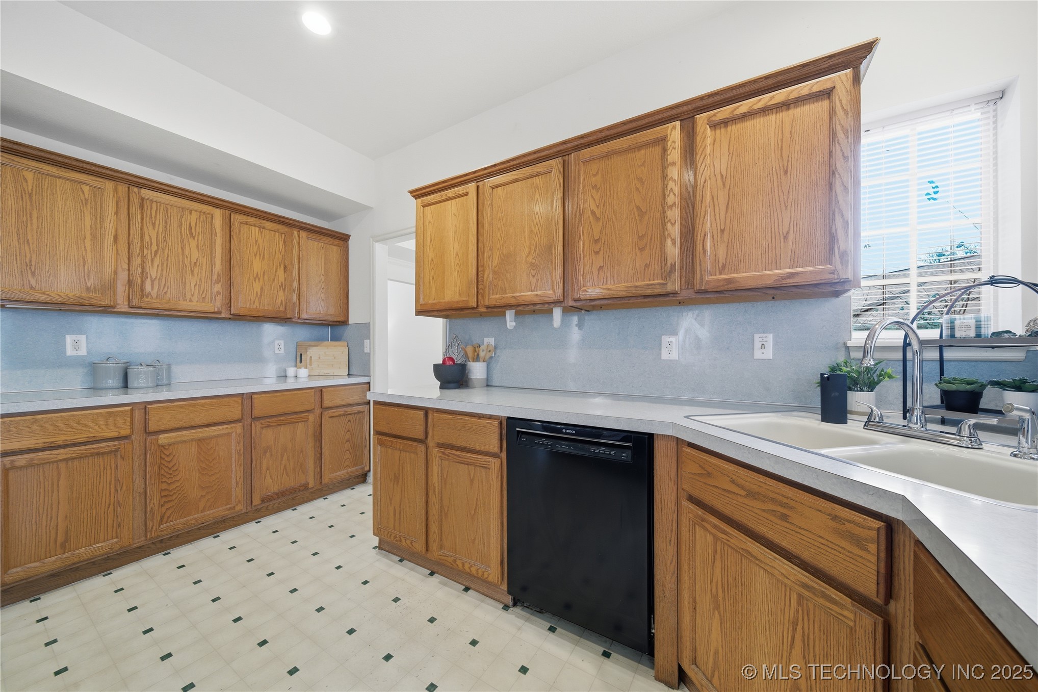 23429 King Street Property Photo 18