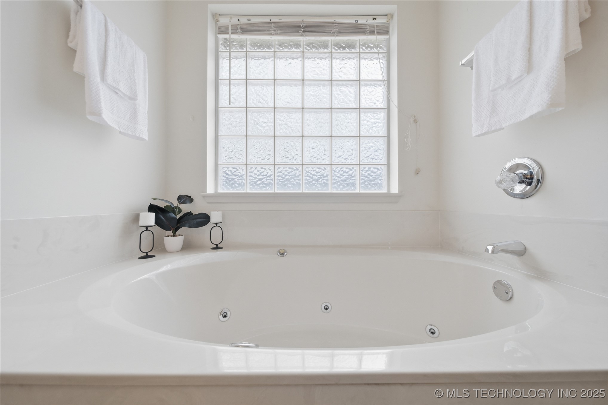 23429 King Street Property Photo 27