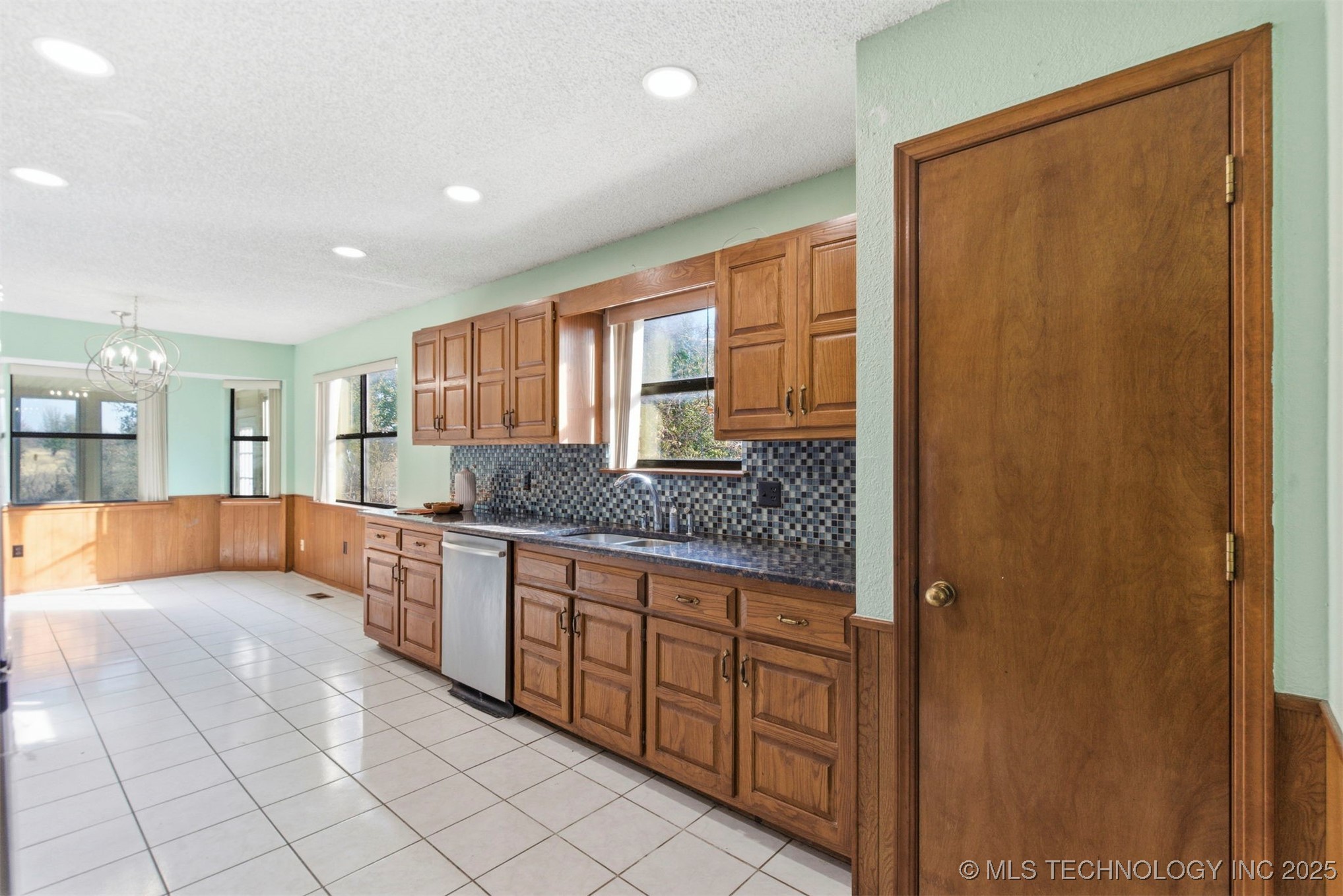 4517 S 135th East Avenue Property Photo 11