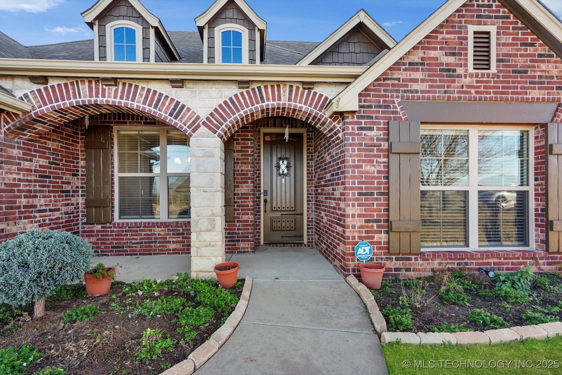 14303 N 35th East Avenue Property Photo 5