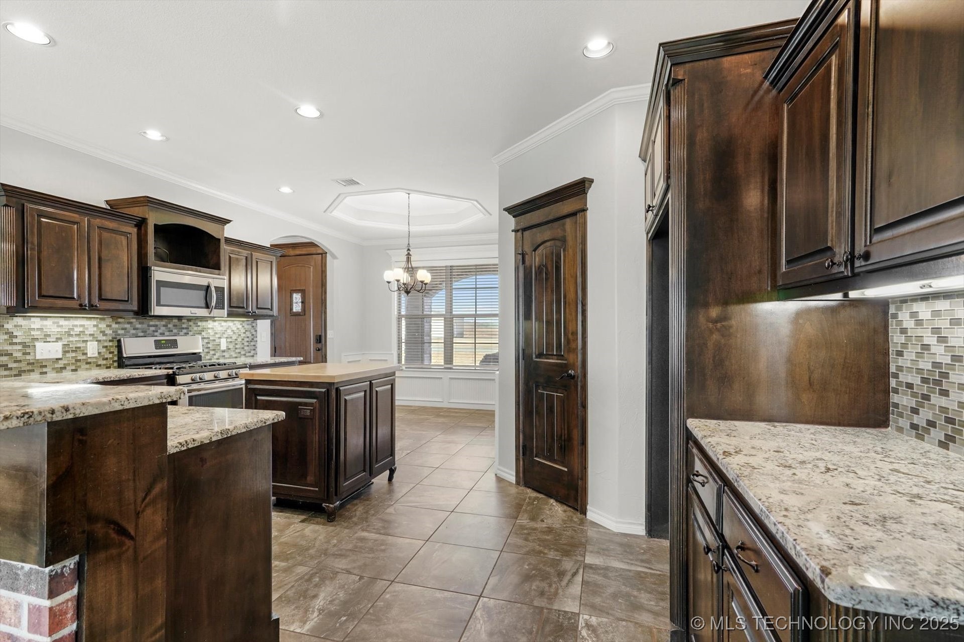 14303 N 35th East Avenue Property Photo 12