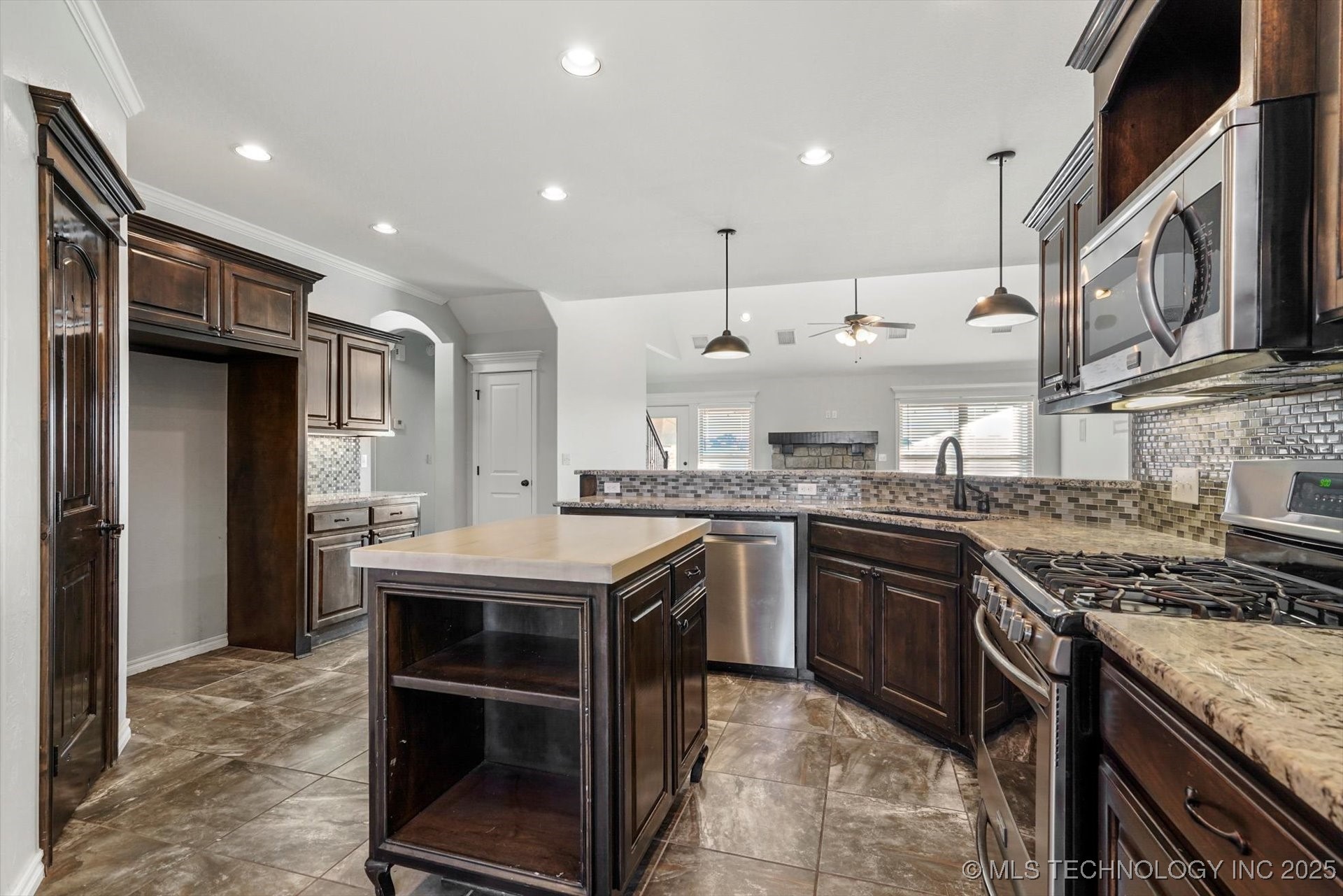 14303 N 35th East Avenue Property Photo 15