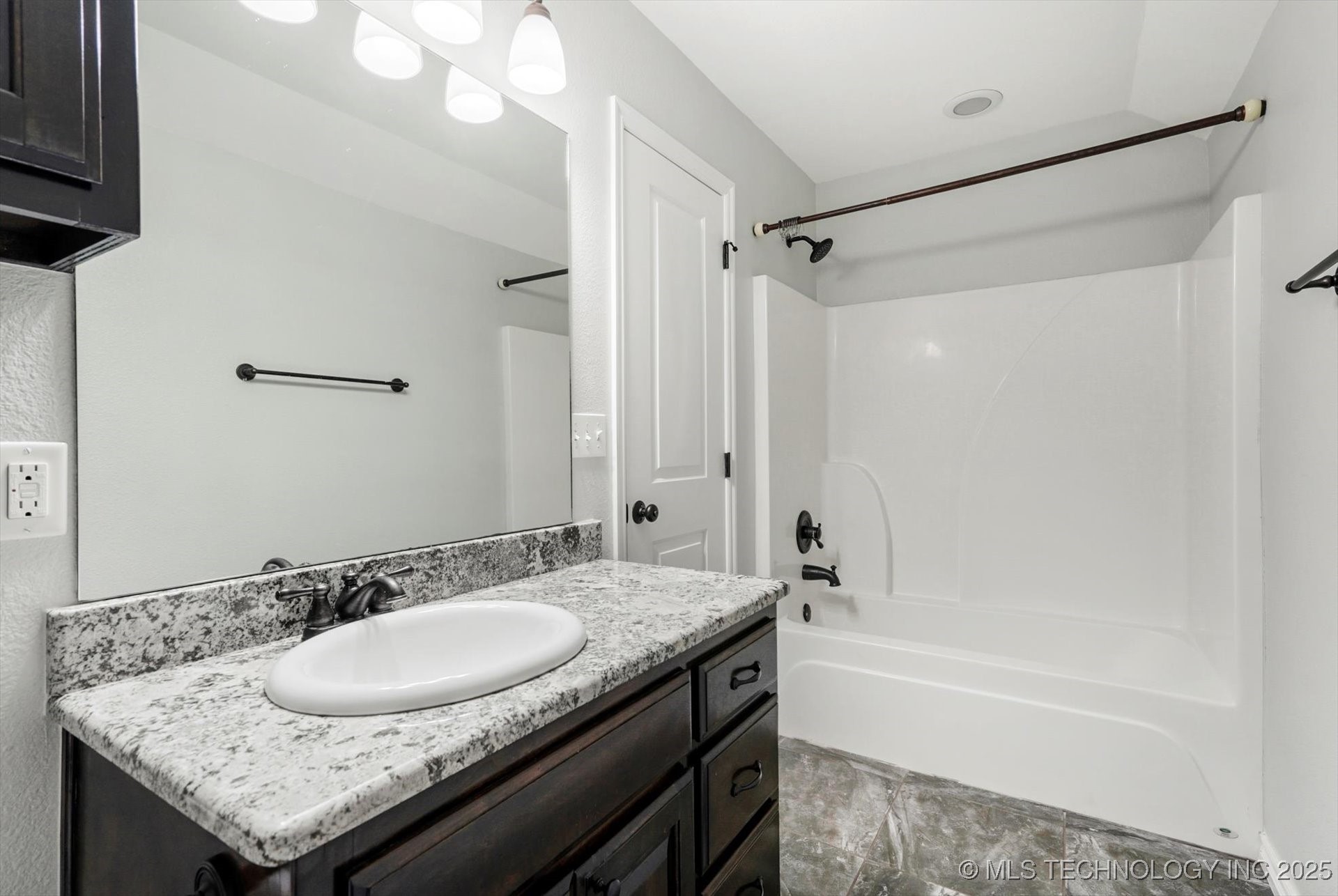 14303 N 35th East Avenue Property Photo 40