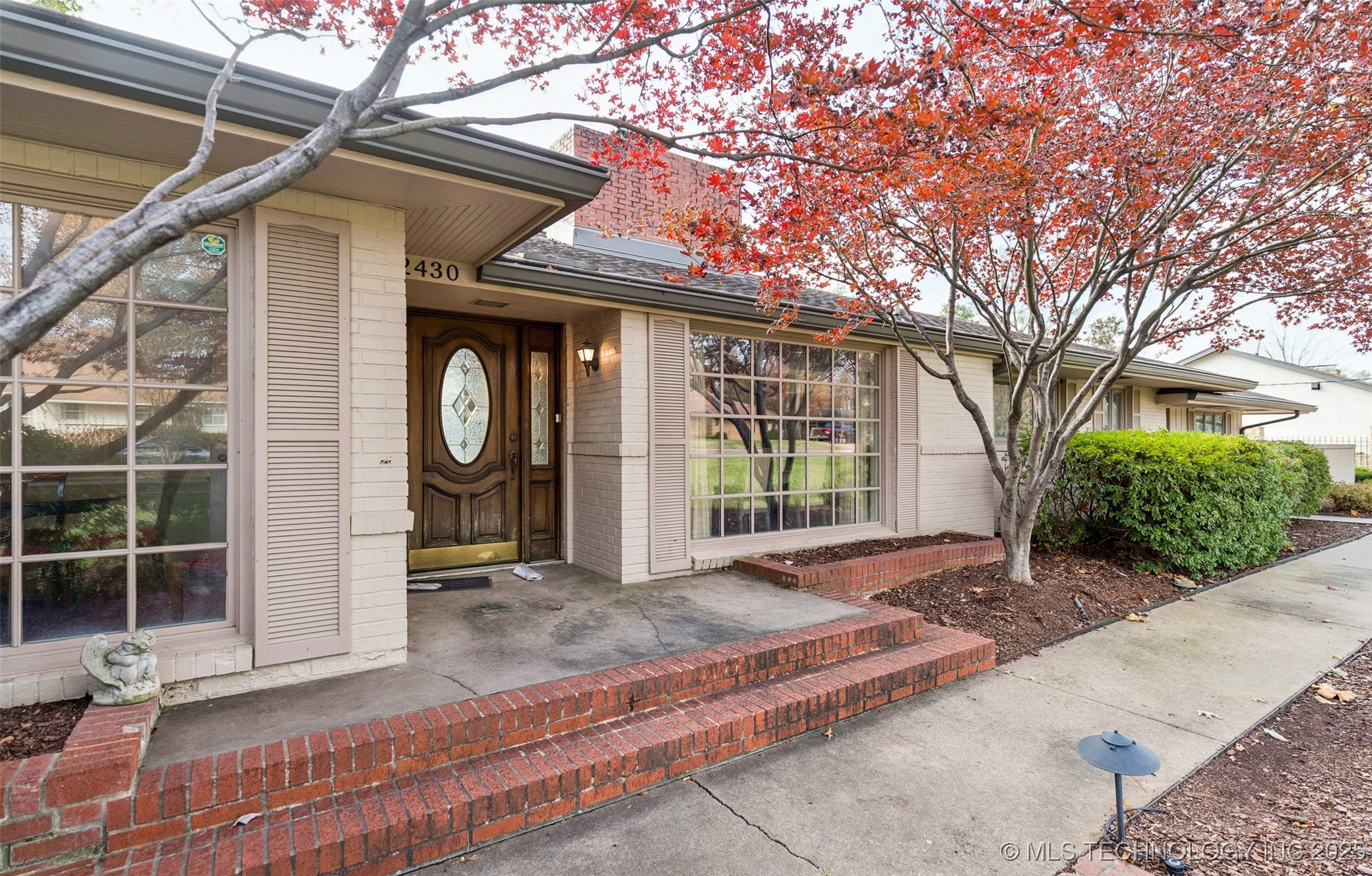 2430 E 38th Street S Property Photo 4