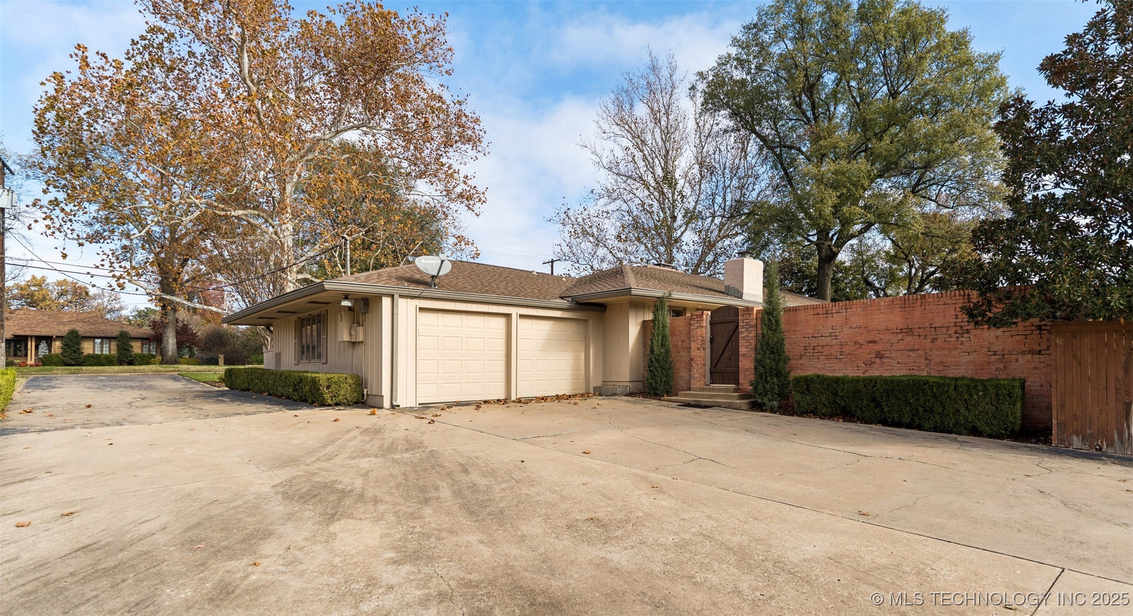 2430 E 38th Street S Property Photo 6