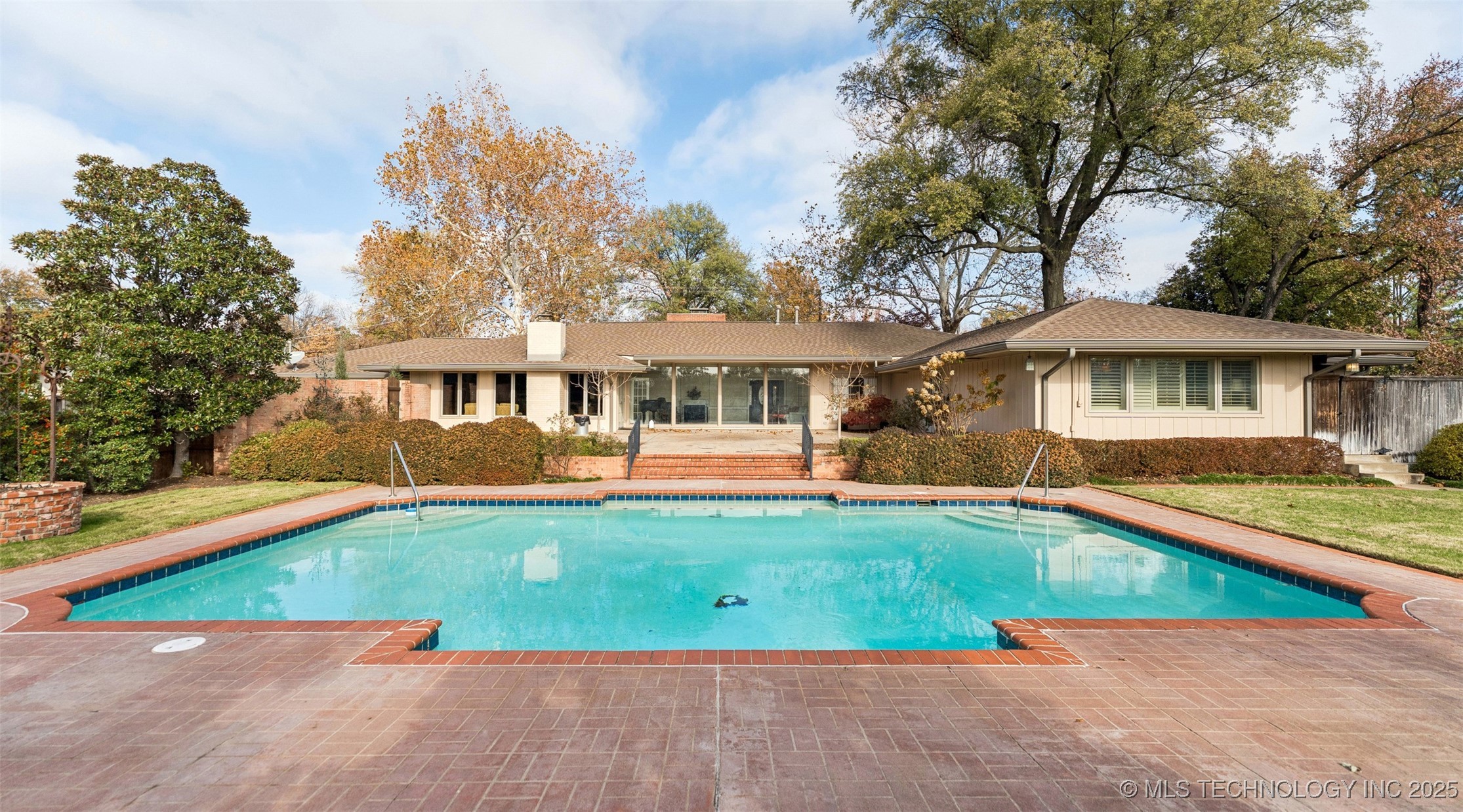 2430 E 38th Street S Property Photo 9