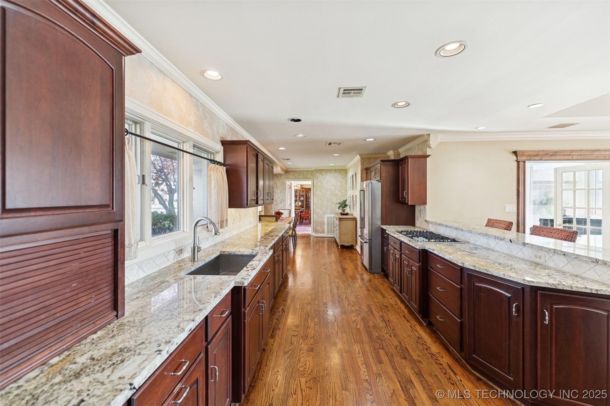 2430 E 38th Street S Property Photo 12