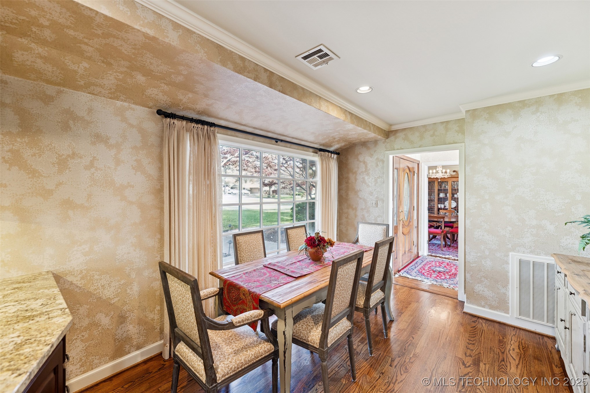 2430 E 38th Street S Property Photo 13