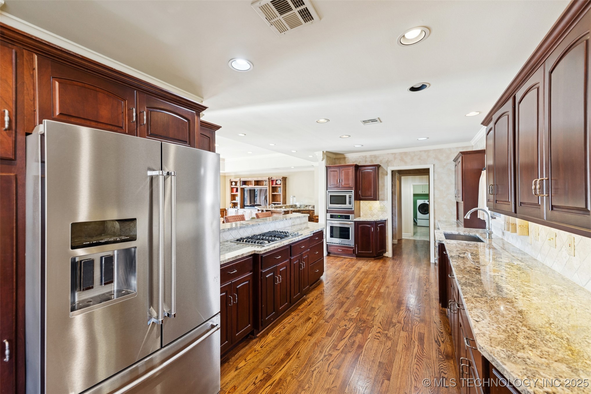 2430 E 38th Street S Property Photo 16