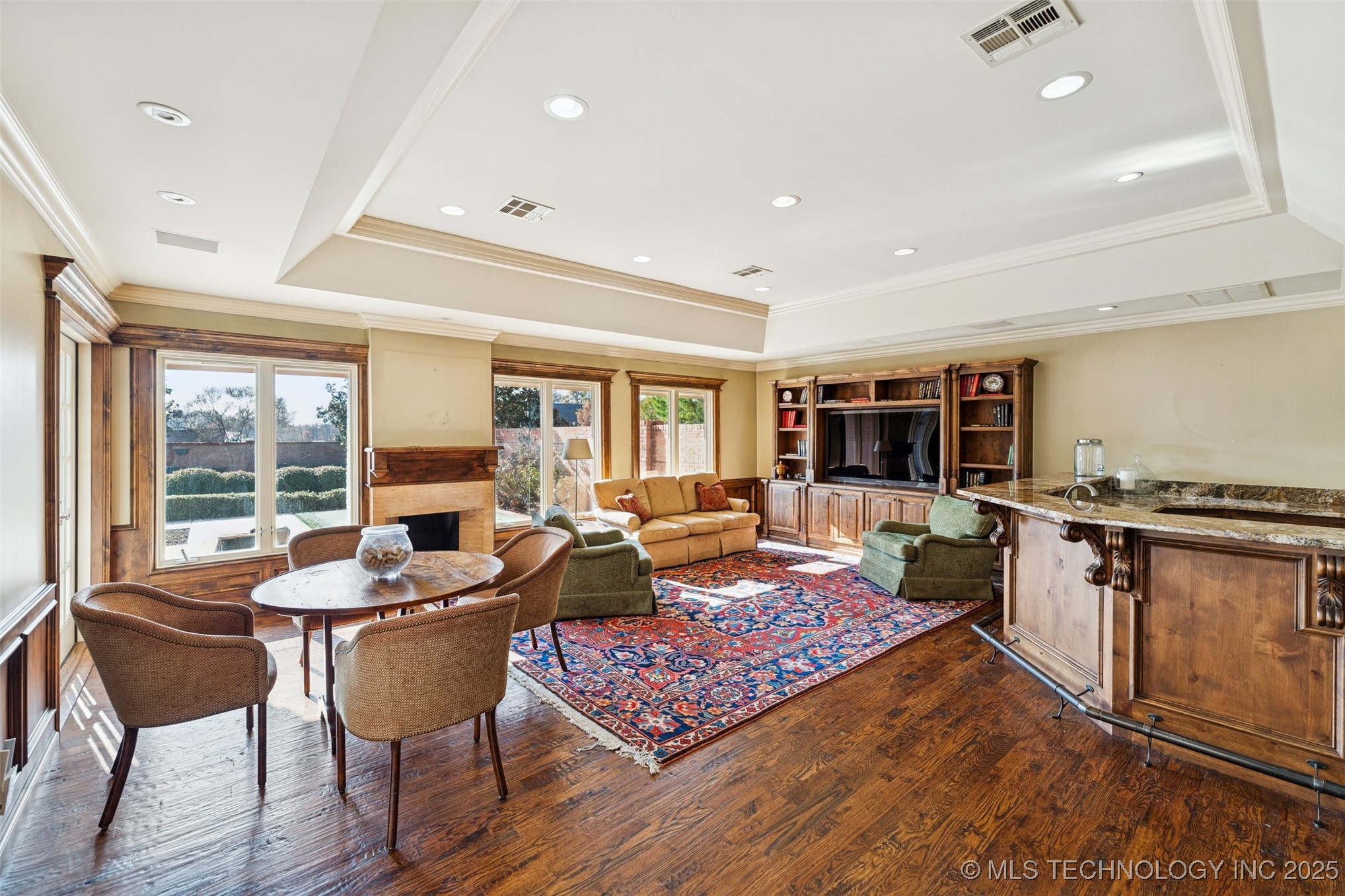 2430 E 38th Street S Property Photo 17