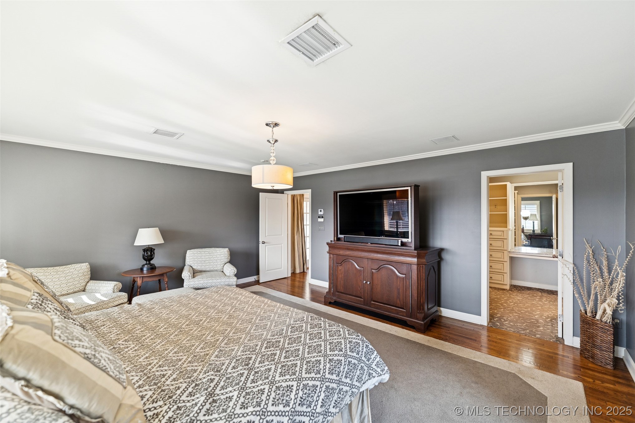 2430 E 38th Street S Property Photo 26