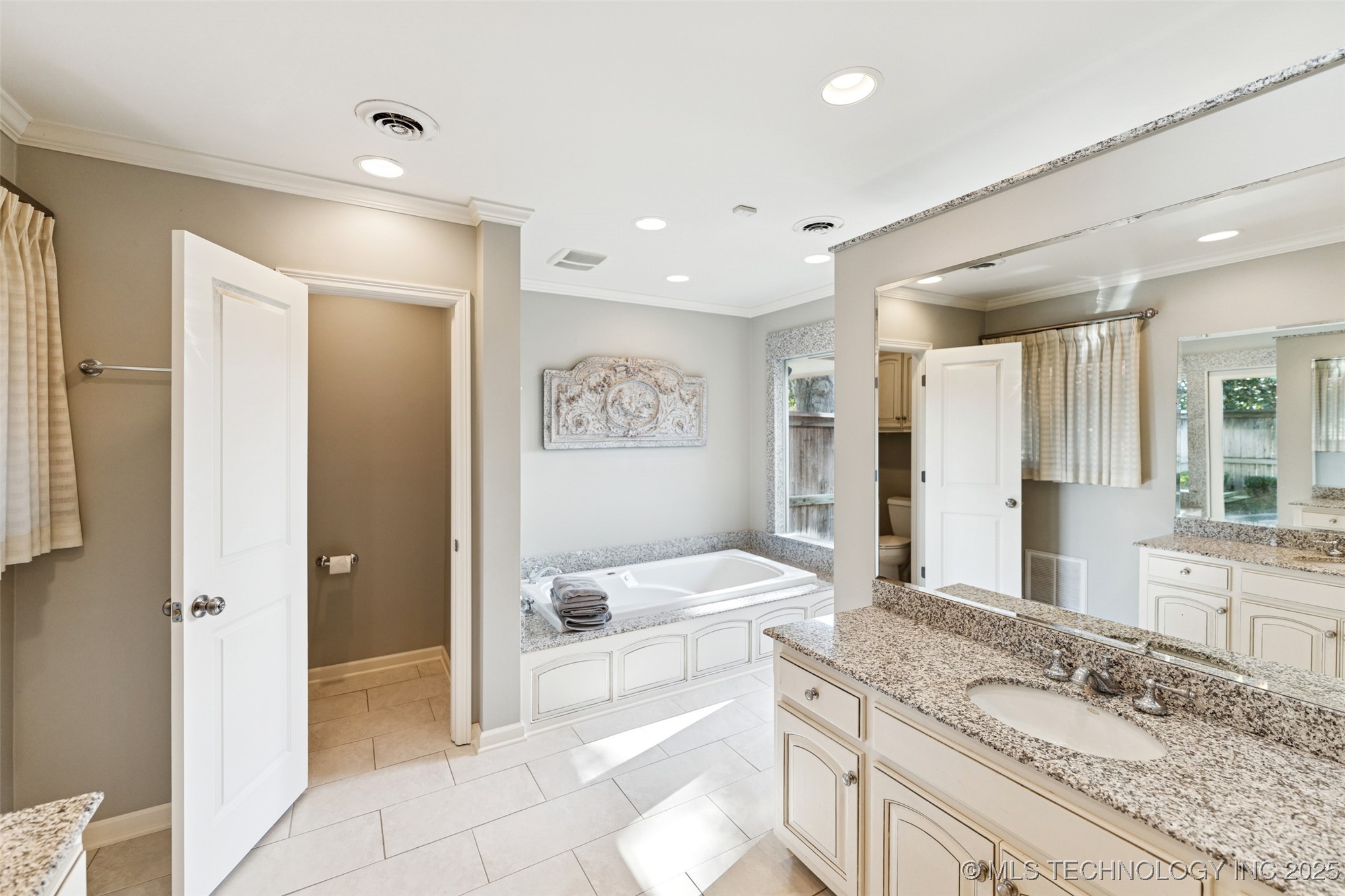 2430 E 38th Street S Property Photo 30