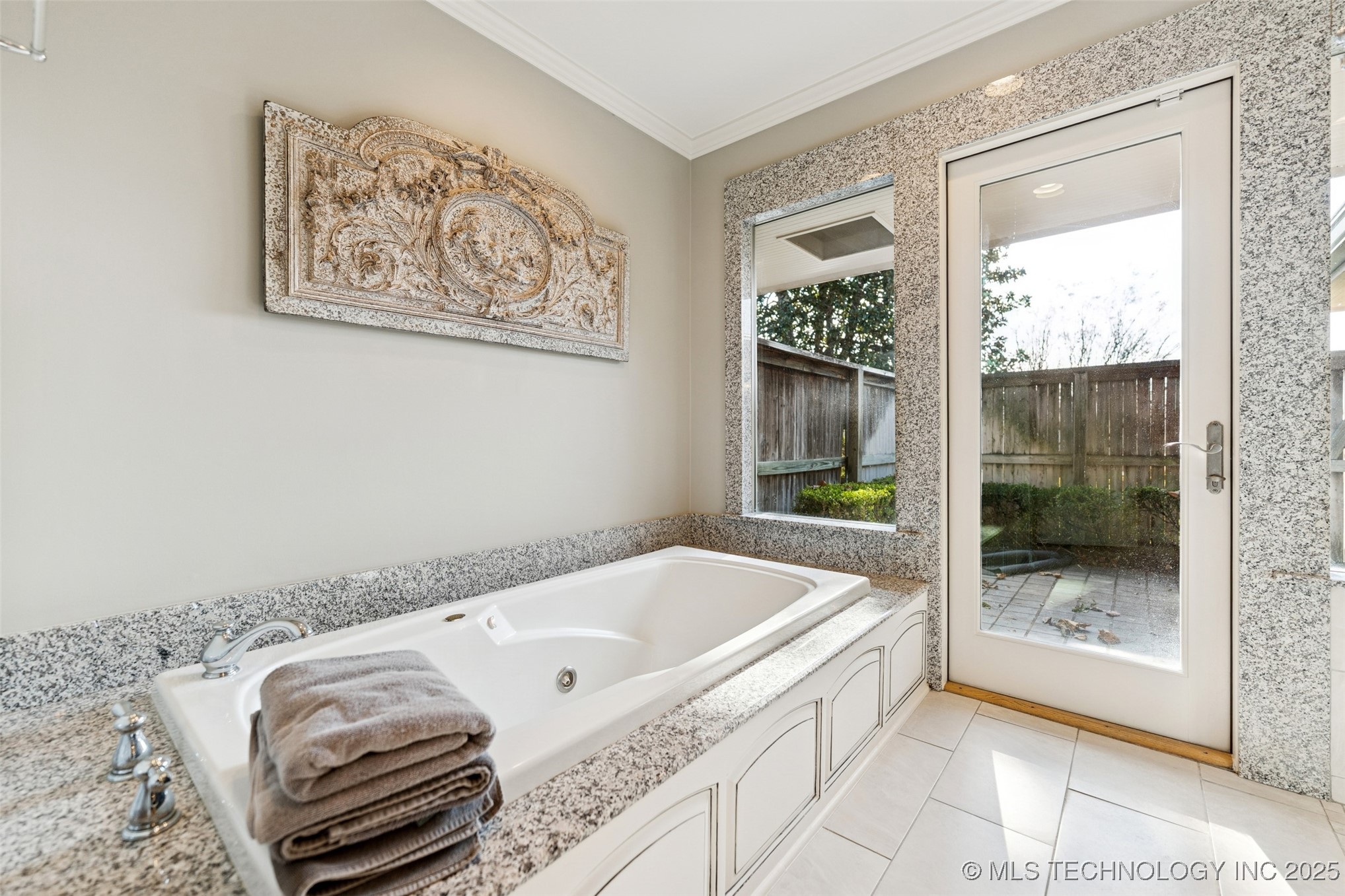 2430 E 38th Street S Property Photo 31