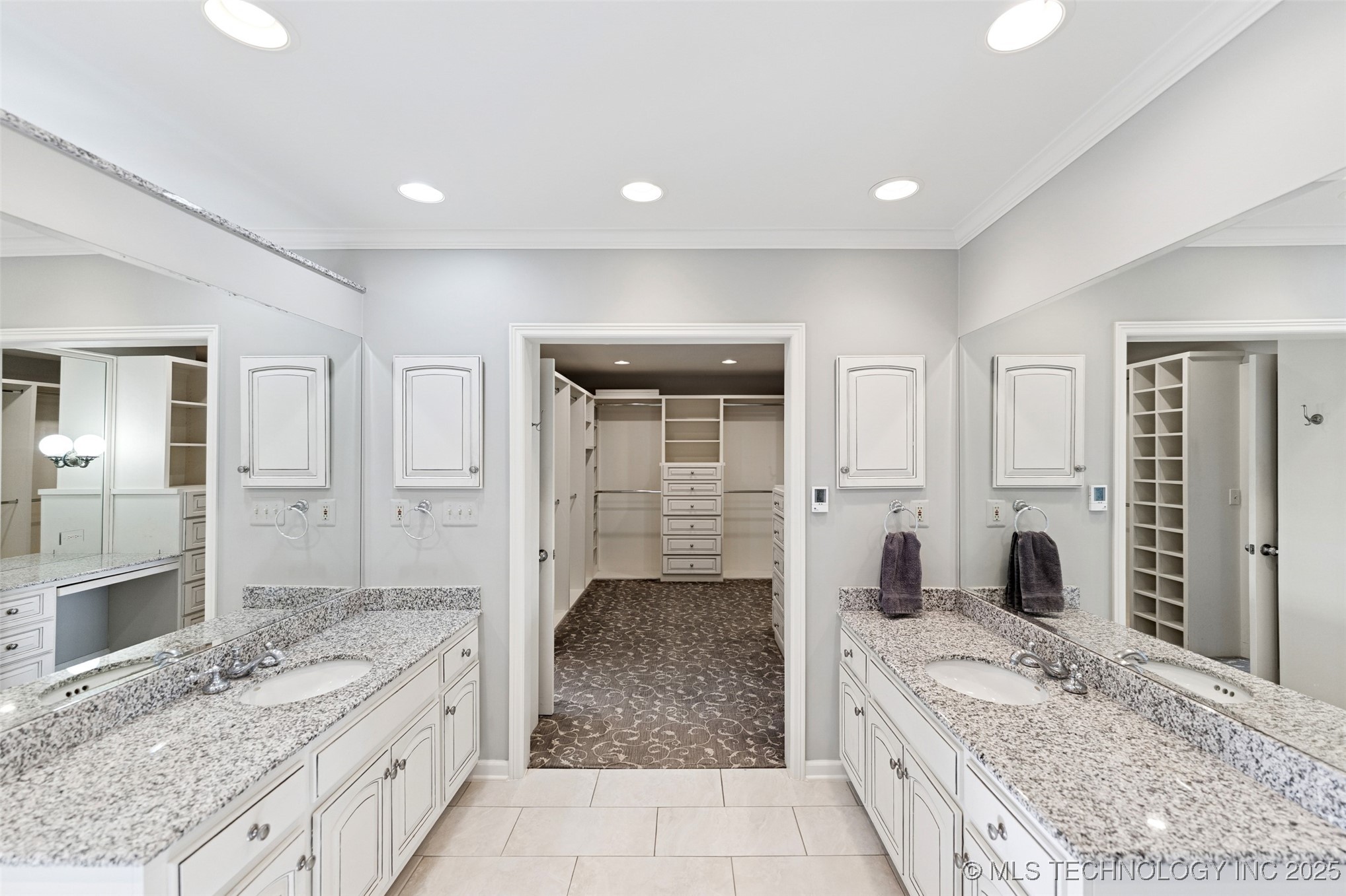 2430 E 38th Street S Property Photo 32