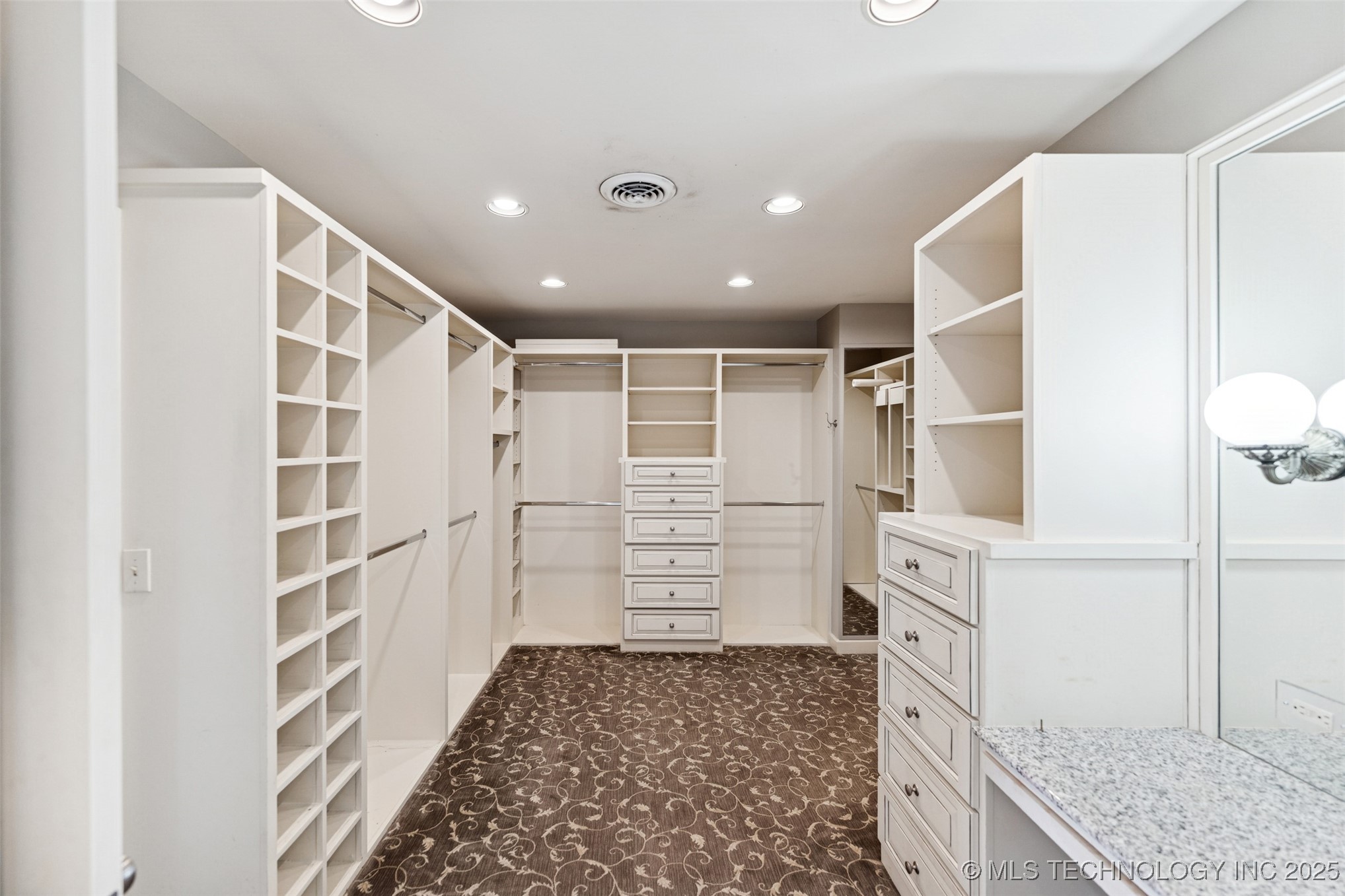 2430 E 38th Street S Property Photo 34