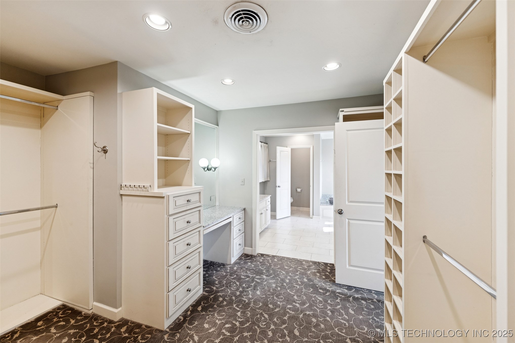 2430 E 38th Street S Property Photo 35